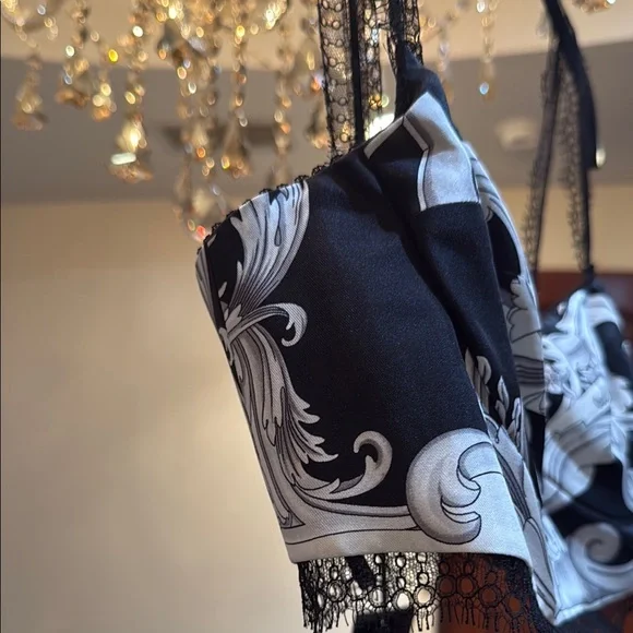 Versace Black and White Baroque Underwire Bra twill. - Picture 13 of 13